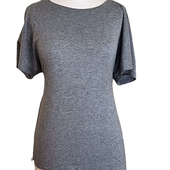 Simple gray T-shirt with open back. - Picture 1 of 8